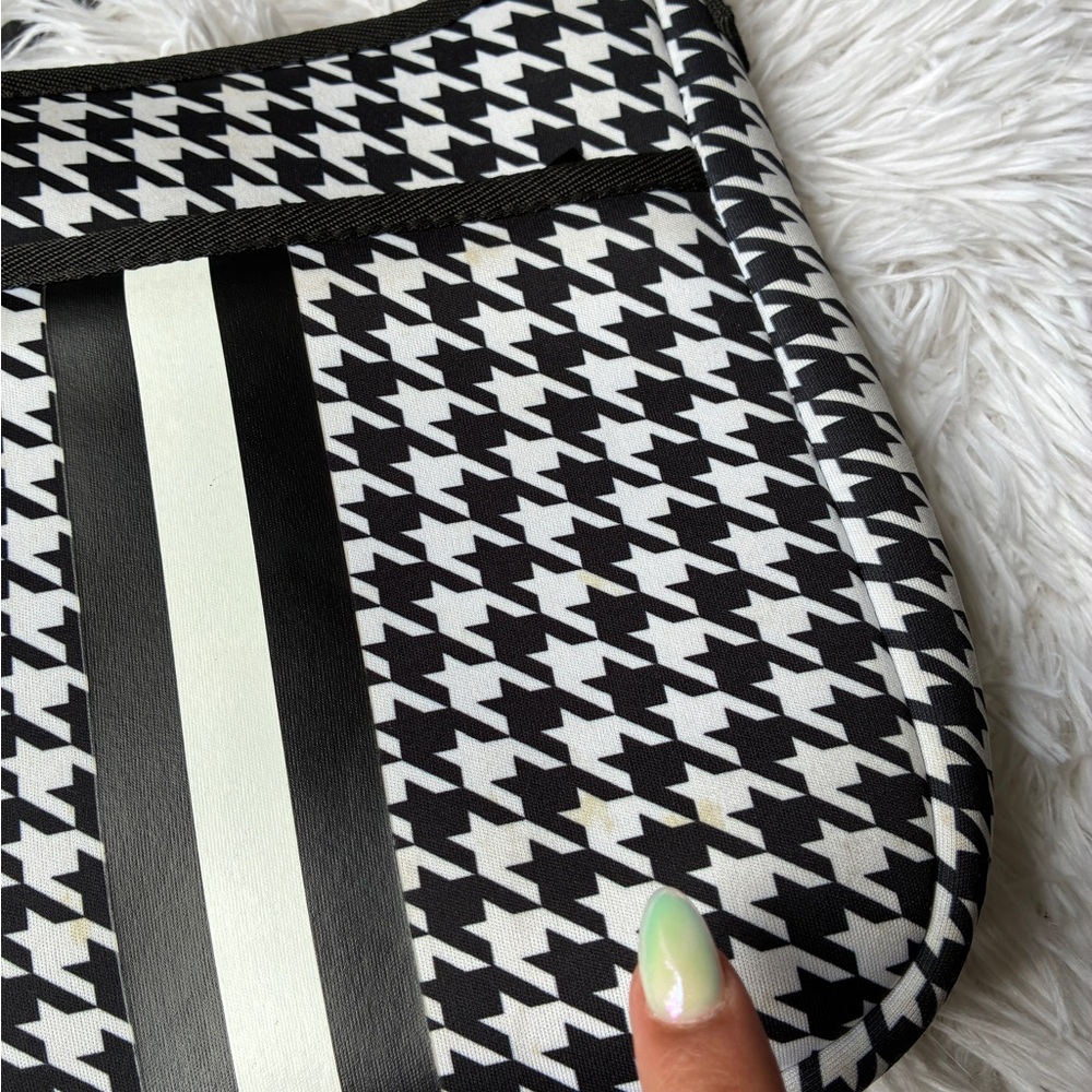 HAUTE SHORE JERI Houndstooth Print Crossbody 🖤 - Picture 4 of 13